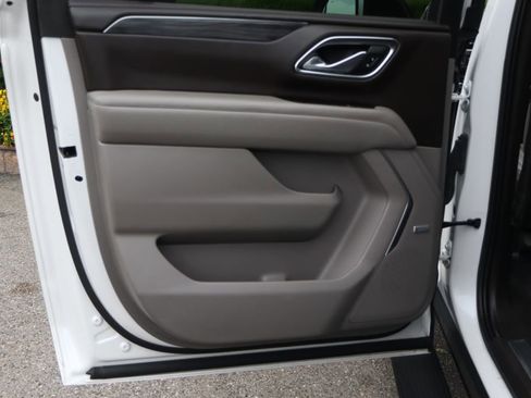 Used 2021 GMC Yukon XL SLT w/ SLT Premium Package image 45