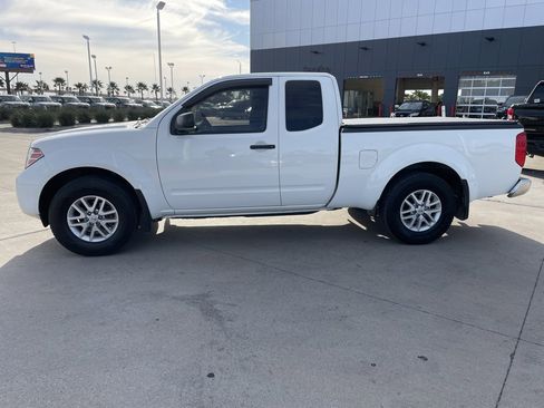 Certified 2021 Nissan Frontier SV image 2
