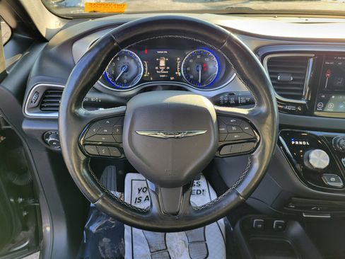 Used 2018 Chrysler Pacifica Touring-L Plus image 20