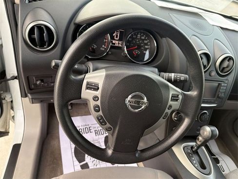 Used 2011 Nissan Rogue SV w/ Premium Pkg image 16