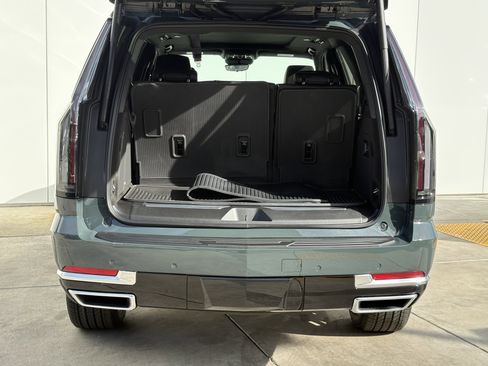 New 2026 Cadillac Escalade Luxury image 9