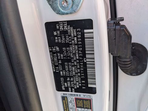 Certified 2023 Kia Sorento EX w/ Panoramic Sunroof Package image 38