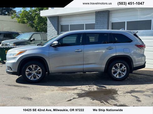Used 2014 Toyota Highlander LE image 2