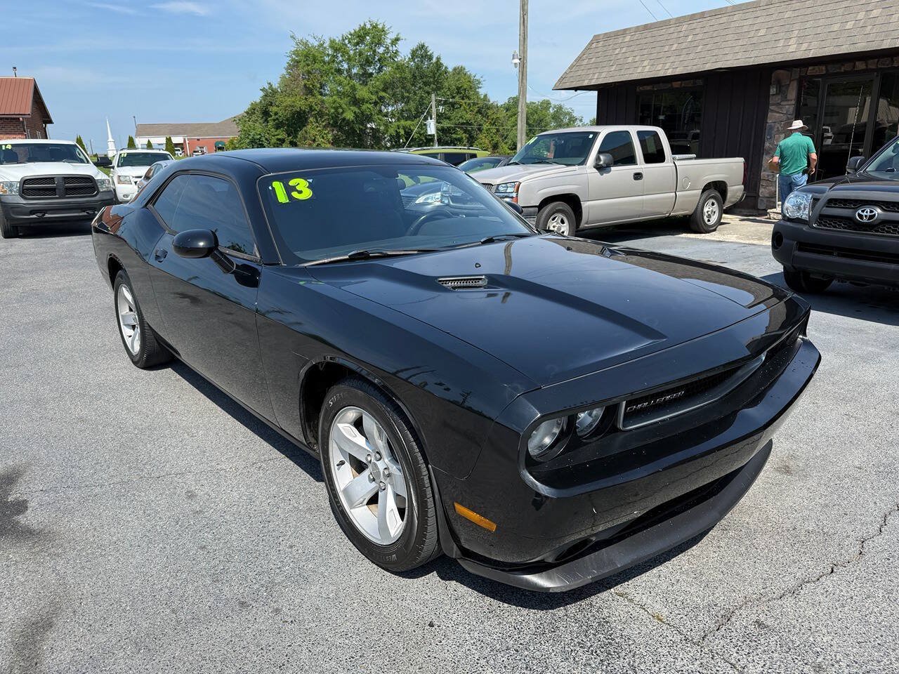 Used 2013 Dodge Challenger SXT RWD image 1