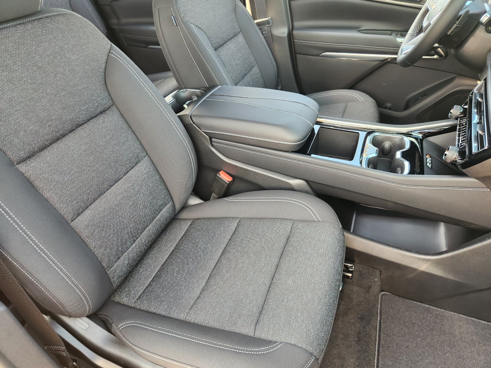 New 2027 Chevrolet Traverse LT FWD image 14