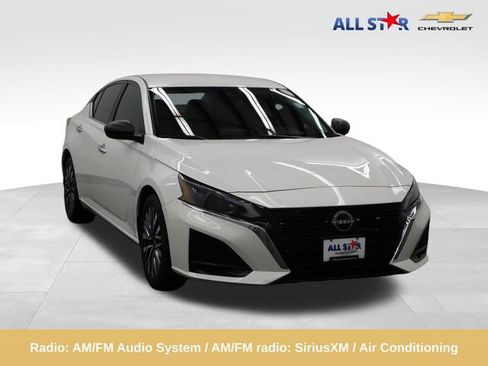 Used 2024 Nissan Altima 2.5 SV image 1