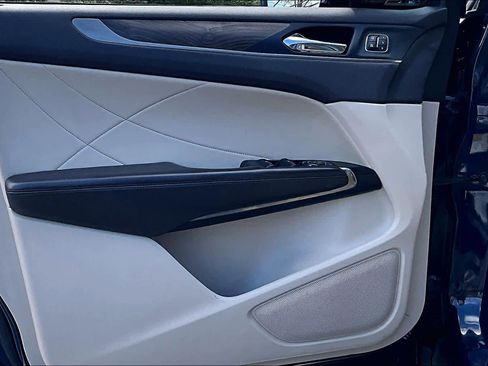 Used 2019 Lincoln MKC Reserve image 22