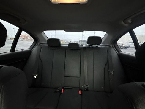 Used 2018 BMW 320i xDrive Sedan AWD/4WD image 7