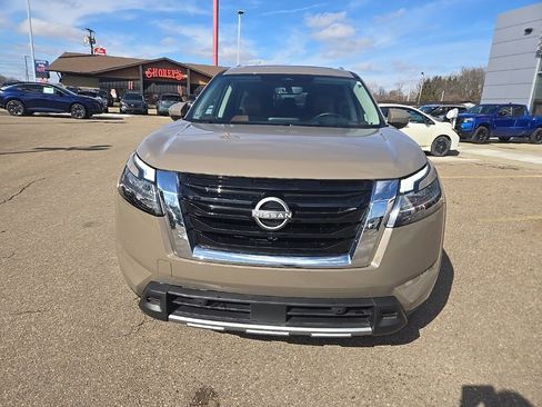 Used 2024 Nissan Pathfinder Platinum w/ Cargo Package image 2