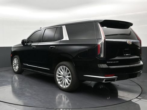 Used 2024 Cadillac Escalade Luxury RWD image 3