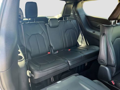 New 2025 Chrysler Pacifica Select image 41