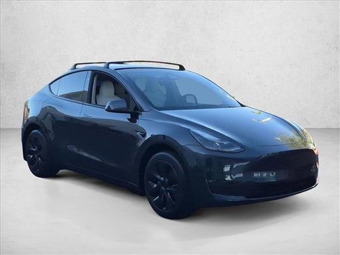 Used 2025 Tesla Model Y Long Range AWD/4WD image 3