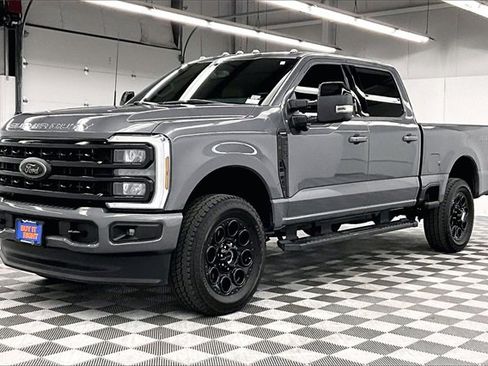 Used 2024 Ford F250 Lariat w/ Black Appearance Package image 11