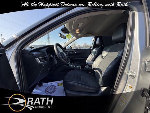 Used 2024 Mitsubishi Outlander SE image 11