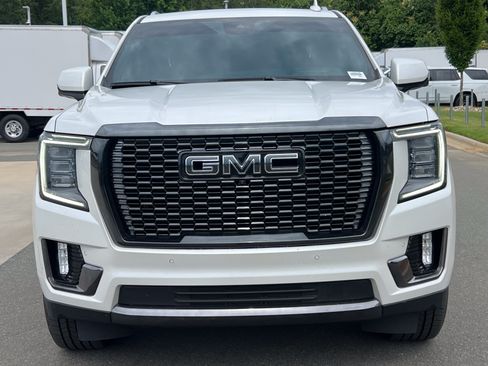 Used 2023 GMC Yukon XL Denali Ultimate AWD/4WD image 4