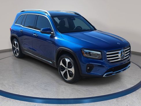 Used 2024 Mercedes-Benz GLB 250 4MATIC image 3