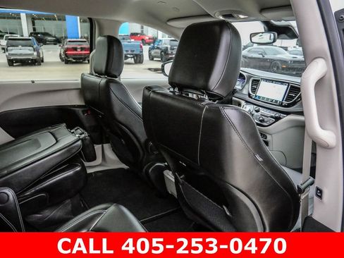 Used 2024 Chrysler Pacifica Touring-L AWD/4WD image 18