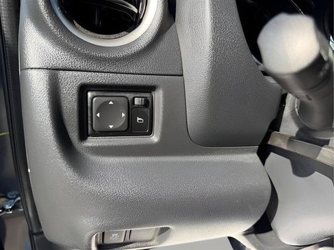Used 2016 Nissan Versa SV w/ SV Appearance Package FWD image 19
