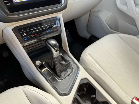 Used 2023 Volkswagen Tiguan SE w/ Panoramic Sunroof Package FWD image 29