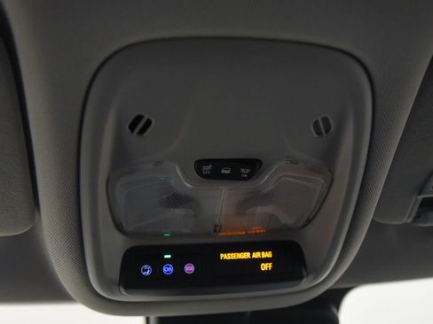 Used 2025 Chevrolet TrailBlazer LT AWD/4WD image 26