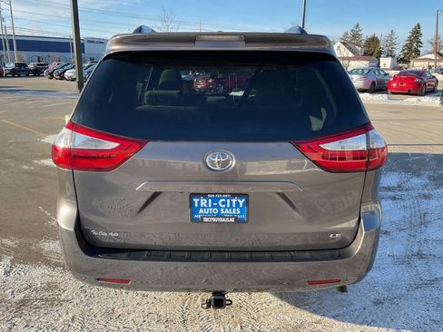 Used 2015 Toyota Sienna LE image 6