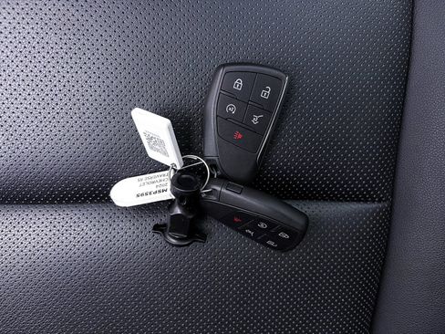 Used 2024 Chevrolet Traverse RS w/ LPO, Floor Liner Package image 28