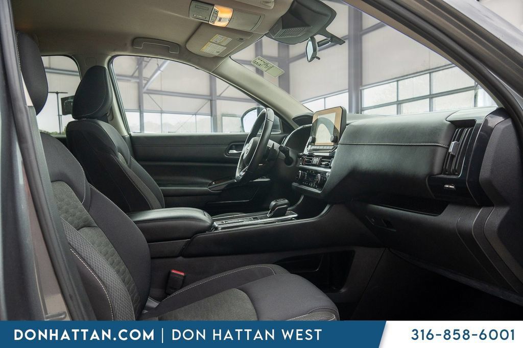 Used 2022 Nissan Pathfinder SV FWD image 23