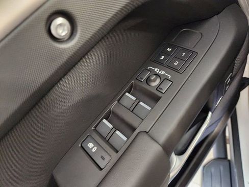 New 2026 Land Rover Defender 110 X-Dynamic SE AWD/4WD image 22