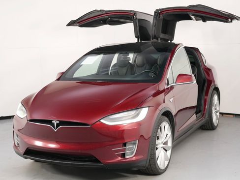 Used 2016 Tesla Model X P90D image 44