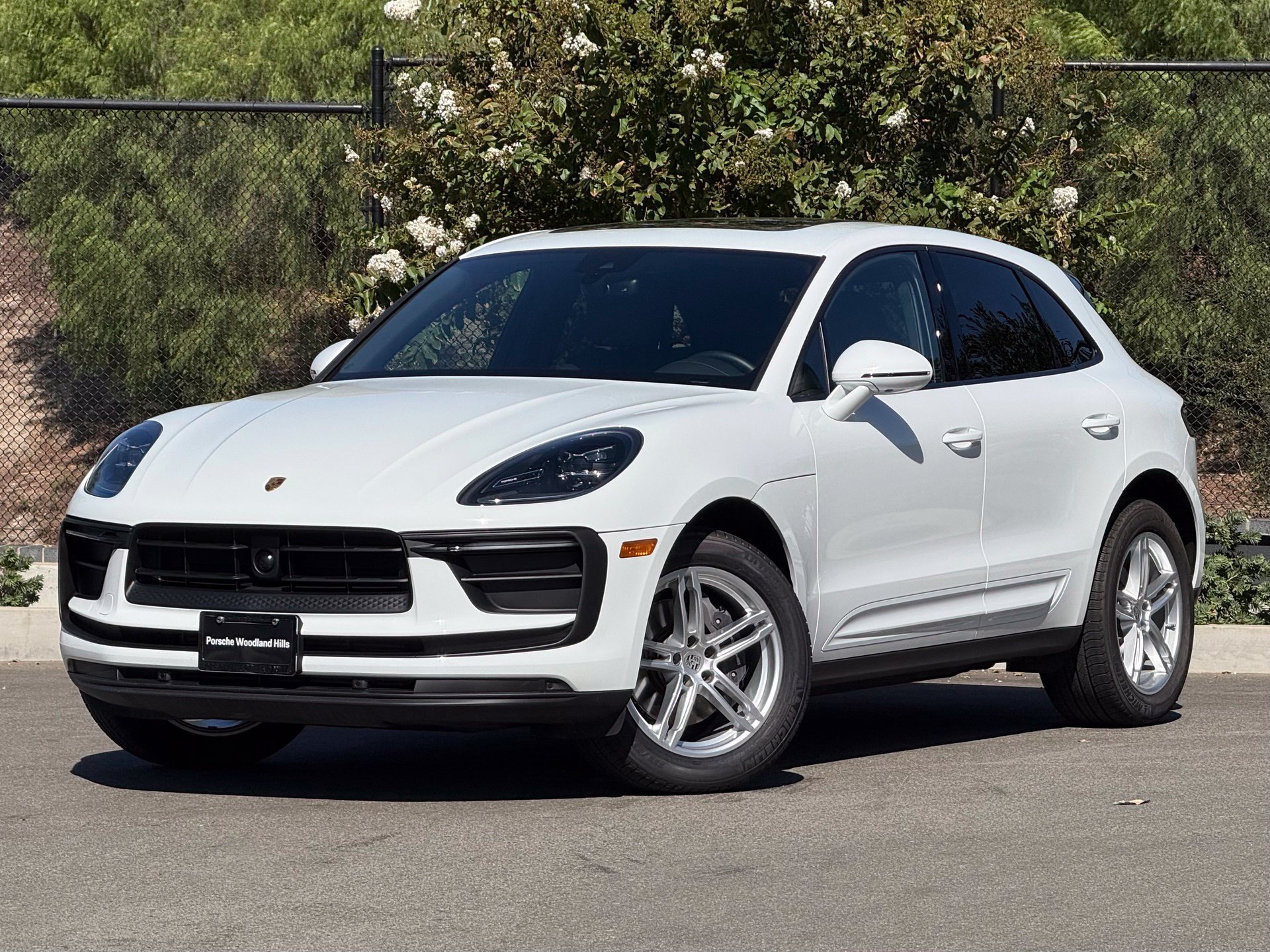 Used 2026 Porsche Macan AWD/4WD image 1