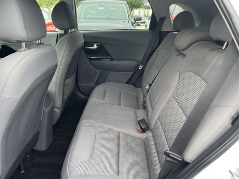 Used 2020 Kia Niro LXS FWD image 13