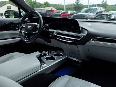 Used 2024 Cadillac Lyriq Sport AWD/4WD image 31