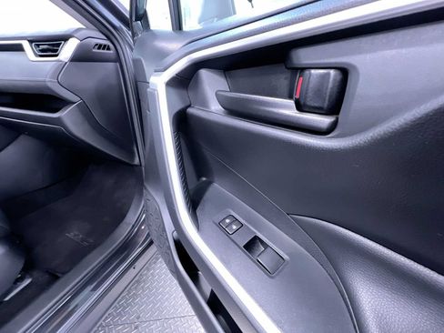 Used 2019 Toyota RAV4 LE w/ Carpet Mat Package FWD image 36