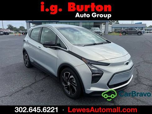 Used 2023 Chevrolet Bolt LT w/ Infotainment Package FWD image 1