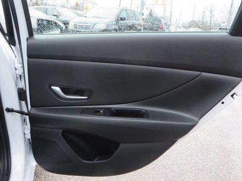 Used 2025 Hyundai Elantra SEL FWD image 11
