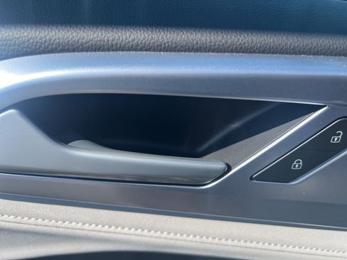 New 2025 Volkswagen Taos SE image 18