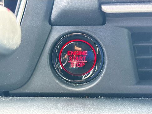 Used 2025 Honda Pilot Sport image 14