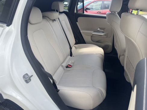 Used 2025 Mercedes-Benz GLA 250 image 13