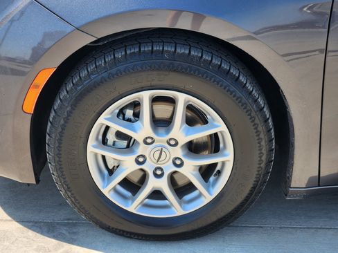 Used 2023 Chrysler Voyager LX image 11