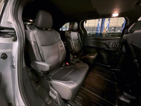 Used 2024 Toyota Sienna XLE Woodland Edition image 18