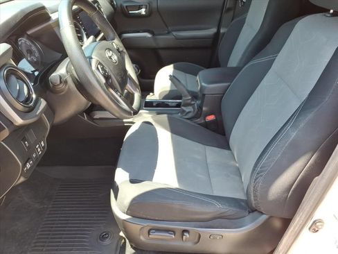 Used 2022 Toyota Tacoma TRD Sport w/ Technology Package AWD/4WD image 12
