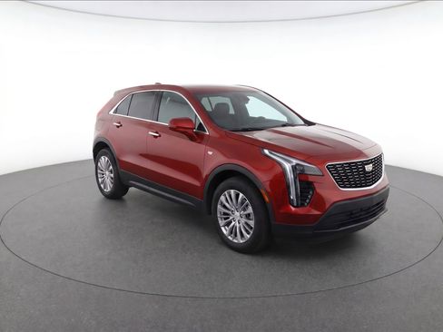 Certified 2024 Cadillac XT4 Luxury FWD image 2