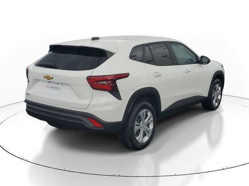 Certified 2025 Chevrolet Trax LS FWD image 4