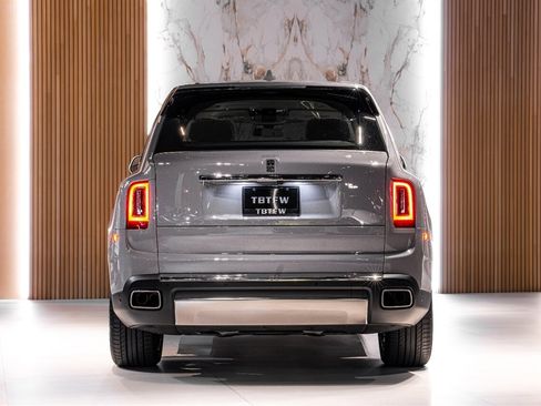 Used 2023 Rolls-Royce Cullinan w/ Cullinan Package image 9