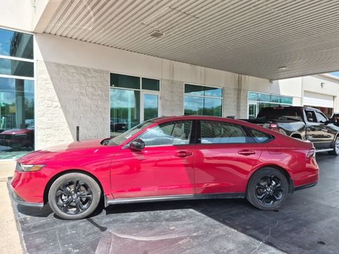 Used 2025 Honda Accord SE image 2