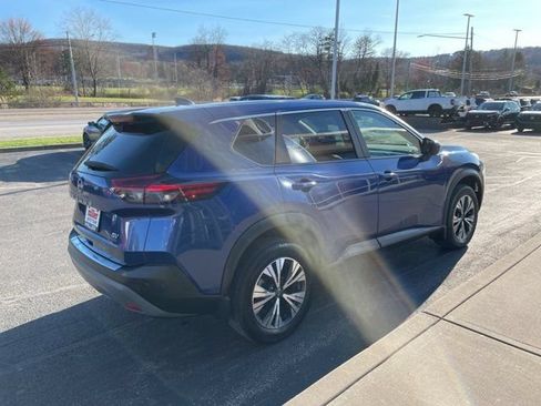 Used 2023 Nissan Rogue SV FWD image 4
