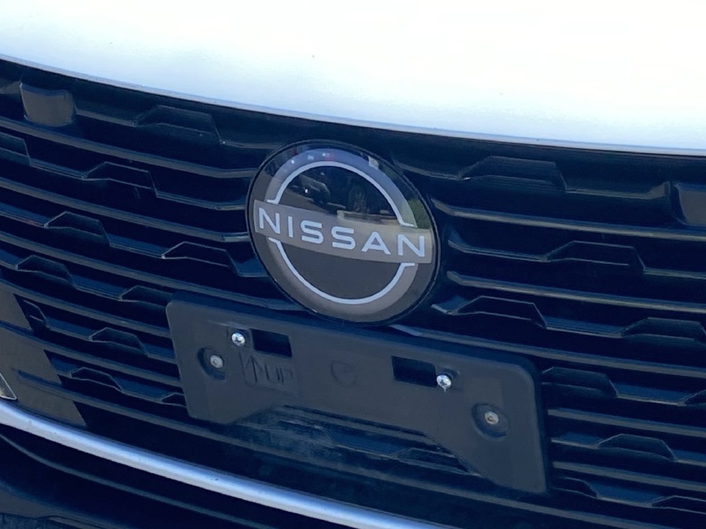 Used 2025 Nissan Sentra SR FWD image 25