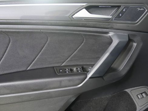 Used 2019 Volkswagen Tiguan SEL Premium image 9