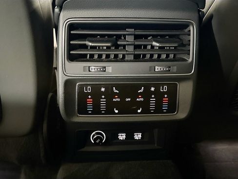 Used 2019 Audi Q8 Prestige w/ Adaptive Chassis Package AWD/4WD image 31