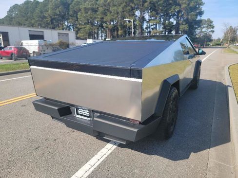 Used 2024 Tesla Cybertruck AWD Crew Cab image 7